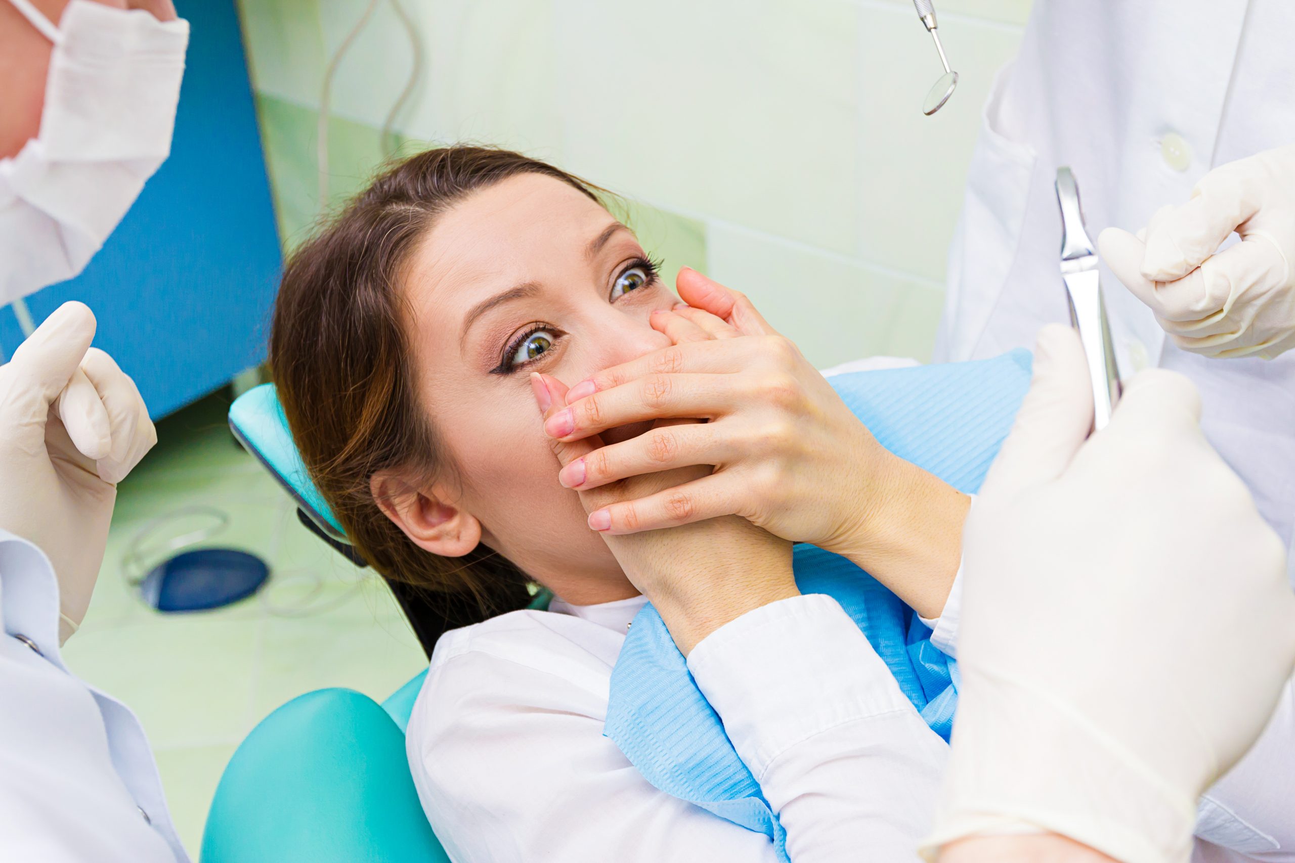 Можно вылечить зубы разом. Стоматолог и пациент. Страх перед стоматологом. Прием у стоматолога.